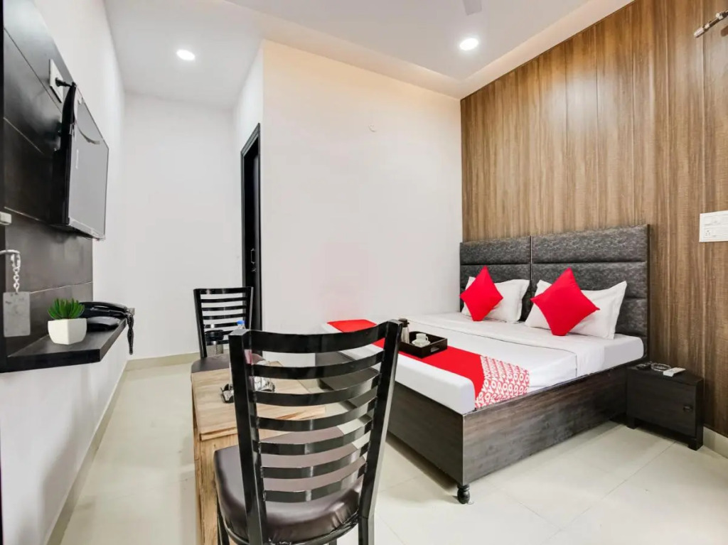 Лудхиана: POP 70106 Hotel City Stay