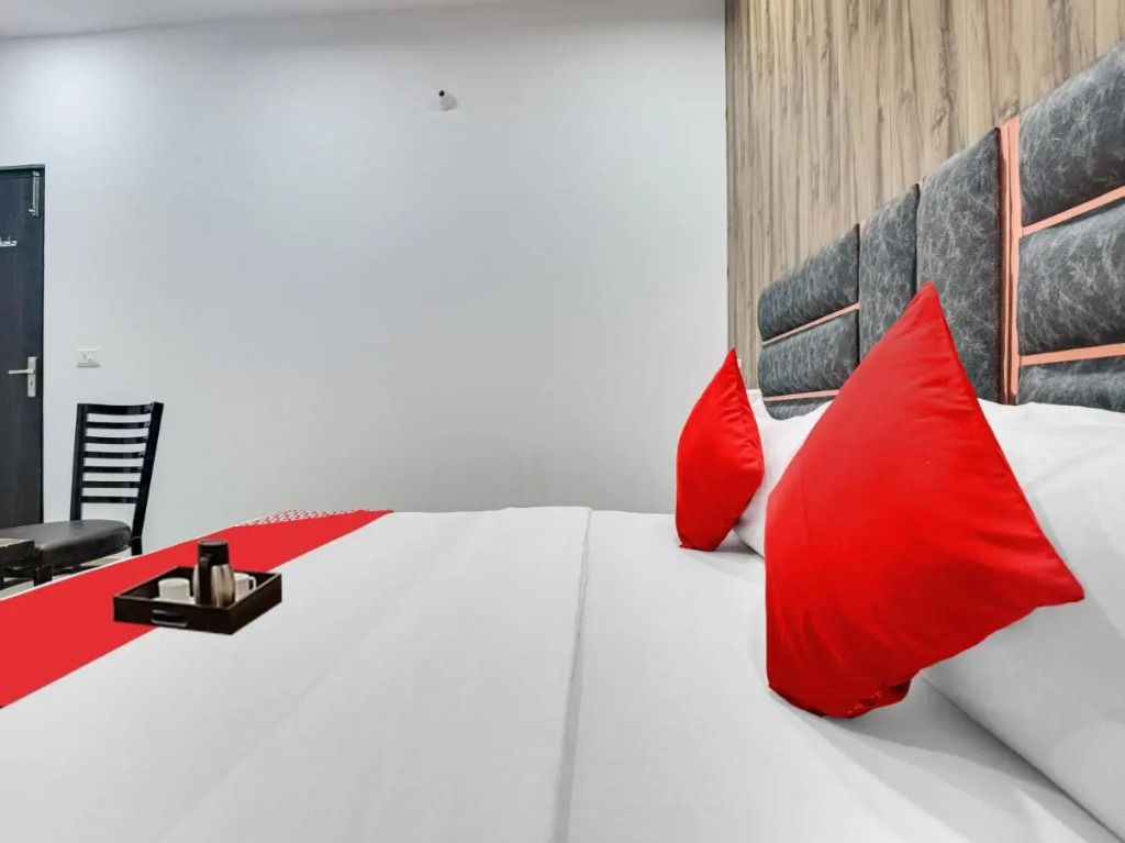 Лудхиана: POP 70106 Hotel City Stay
