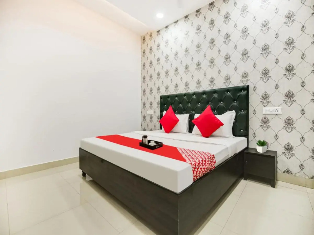 Лудхиана: POP 70106 Hotel City Stay