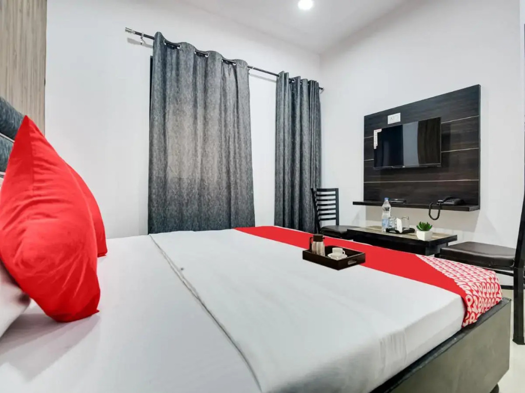Лудхиана: POP 70106 Hotel City Stay