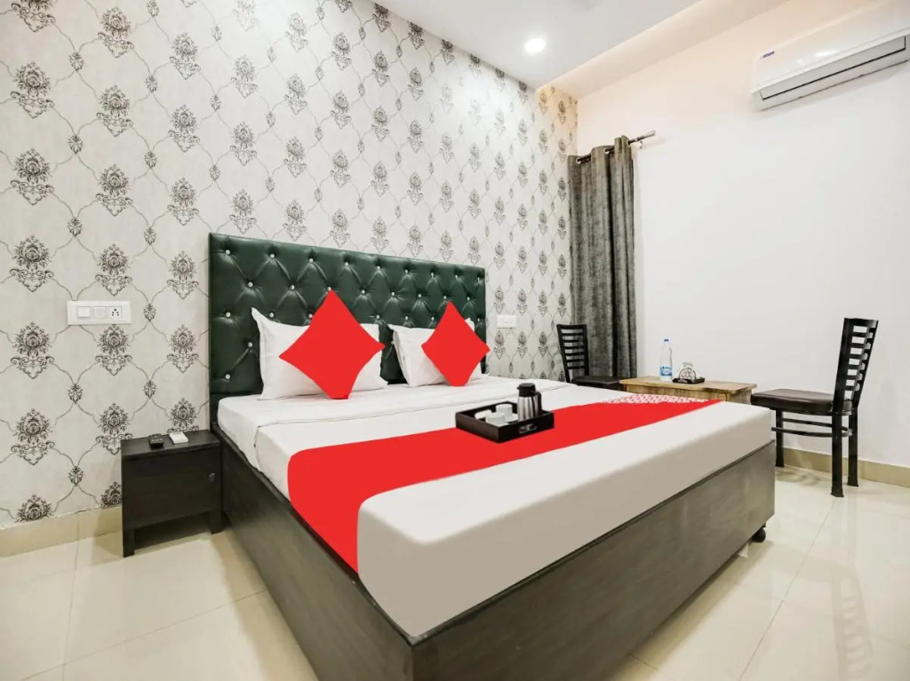 Лудхиана: POP 70106 Hotel City Stay