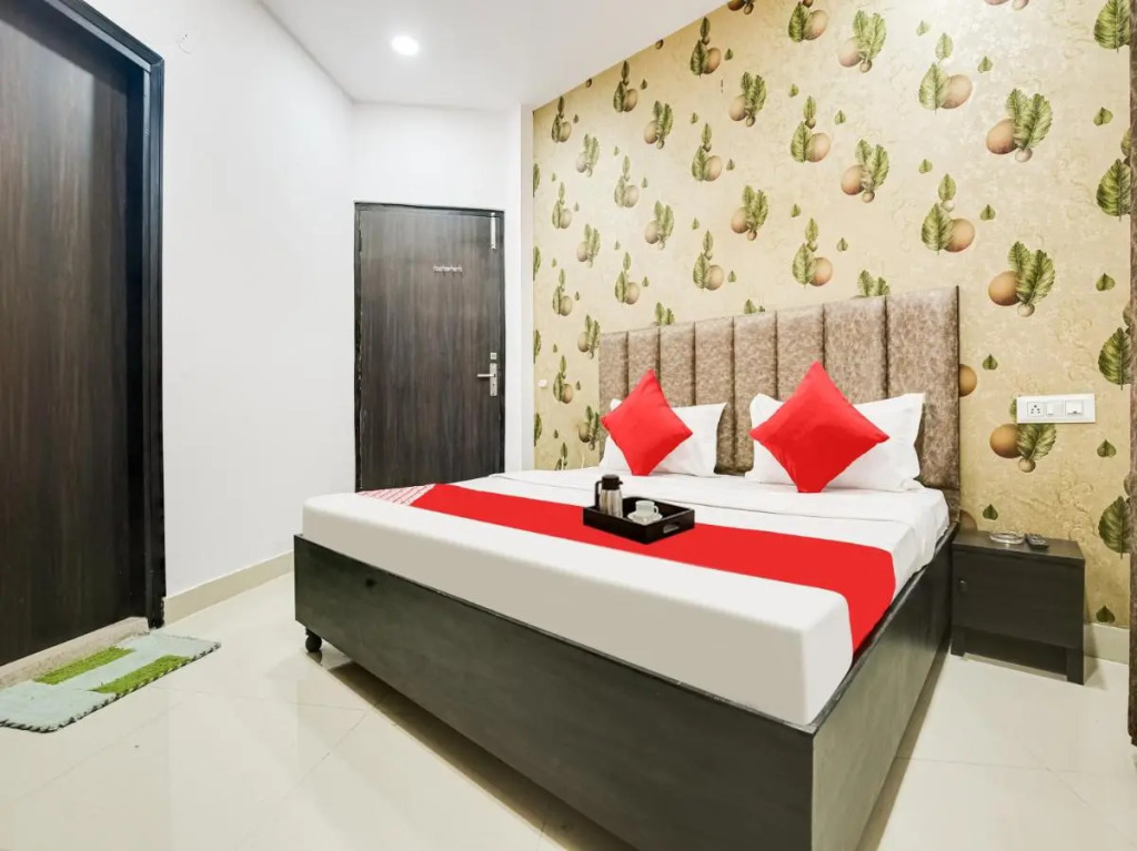 Лудхиана: POP 70106 Hotel City Stay