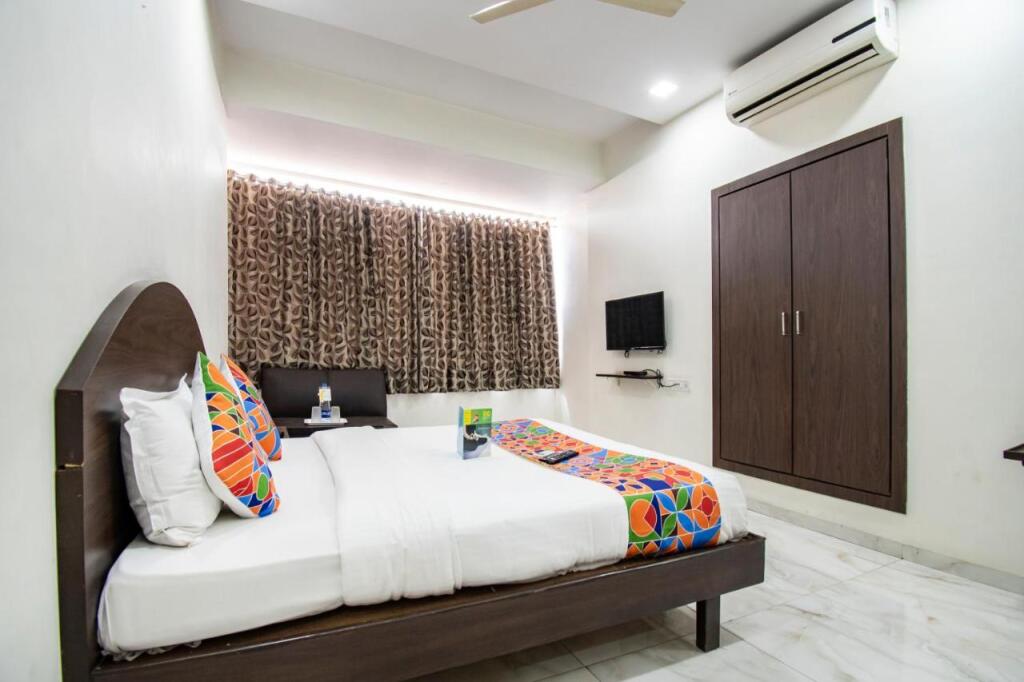 Нашик: Hotel Sahara Inn