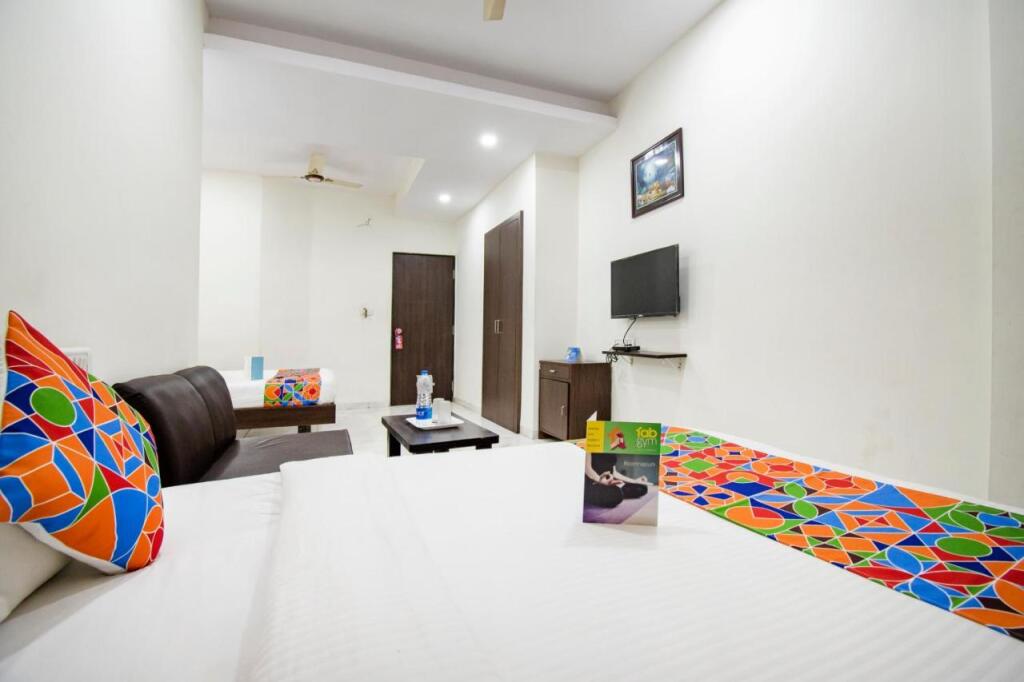 Нашик: Hotel Sahara Inn