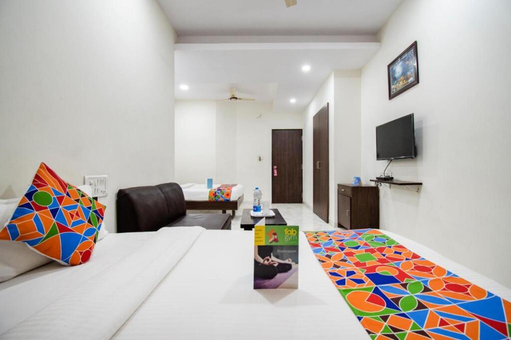 Нашик: Hotel Sahara Inn
