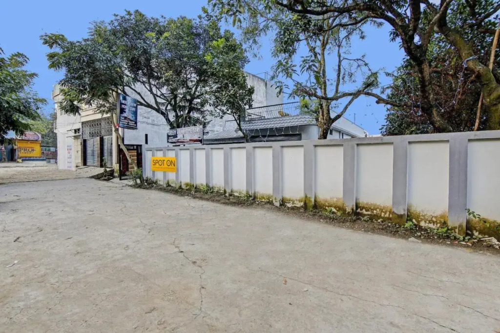 Дехрадун: SPOT ON 70204 Hotel Greenview Homestay