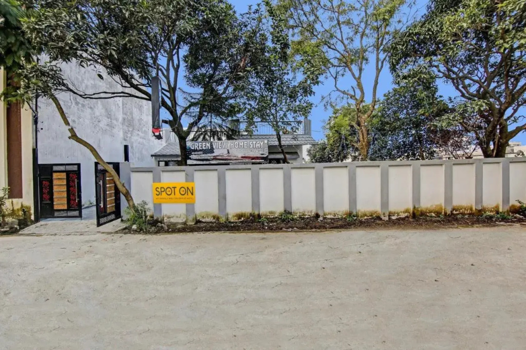 Дехрадун: SPOT ON 70204 Hotel Greenview Homestay