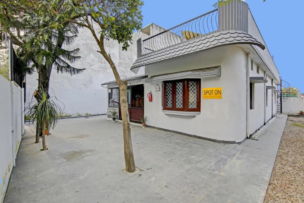 Дехрадун: SPOT ON 70204 Hotel Greenview Homestay