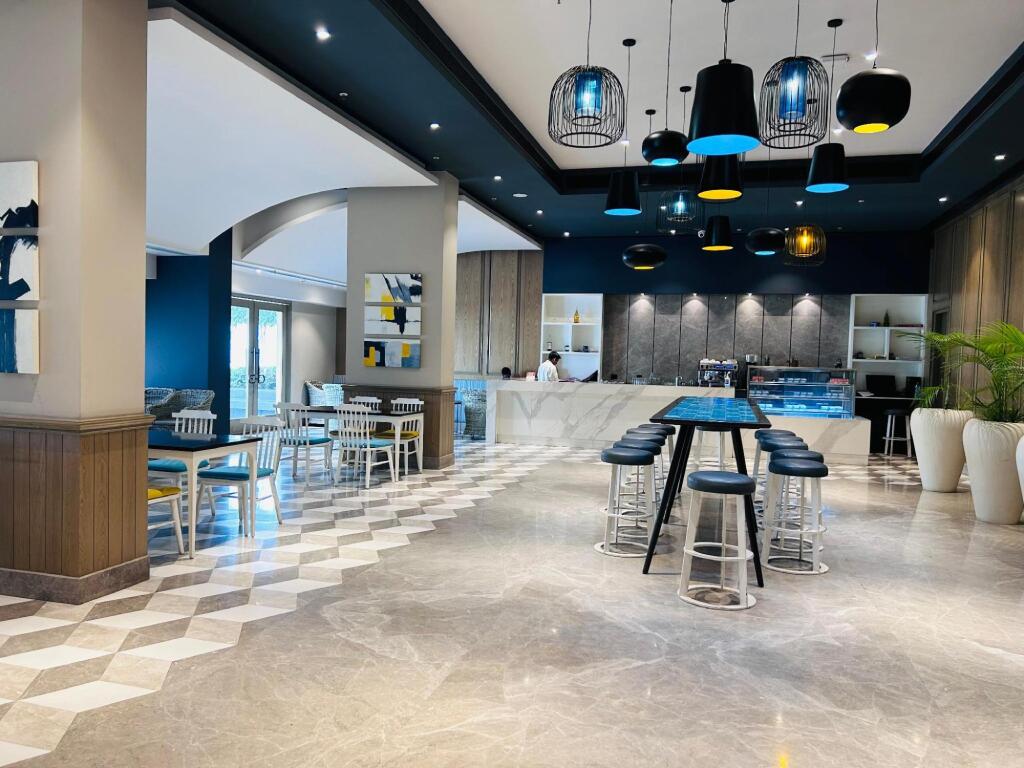 Лакхнау: Country Inn & Suites By Migrolino