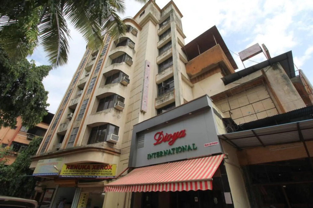 Тхане: Hotel Divya International