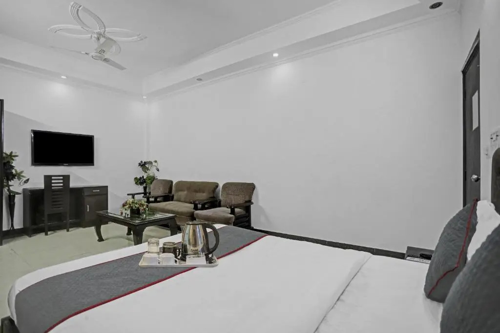 Нойда: OYO Townhouse 764 Hotel Happy Keys Townhouse