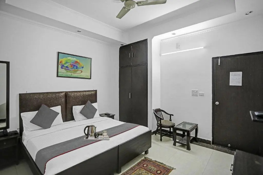 Нойда: OYO Townhouse 764 Hotel Happy Keys Townhouse