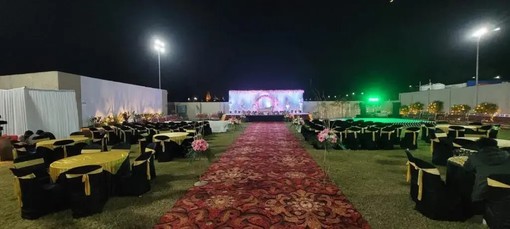 Нагпур: Royal Cliff Hotel & Resorts
