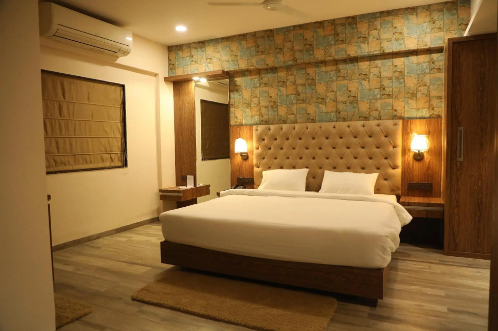 Нагпур: Royal Cliff Hotel & Resorts