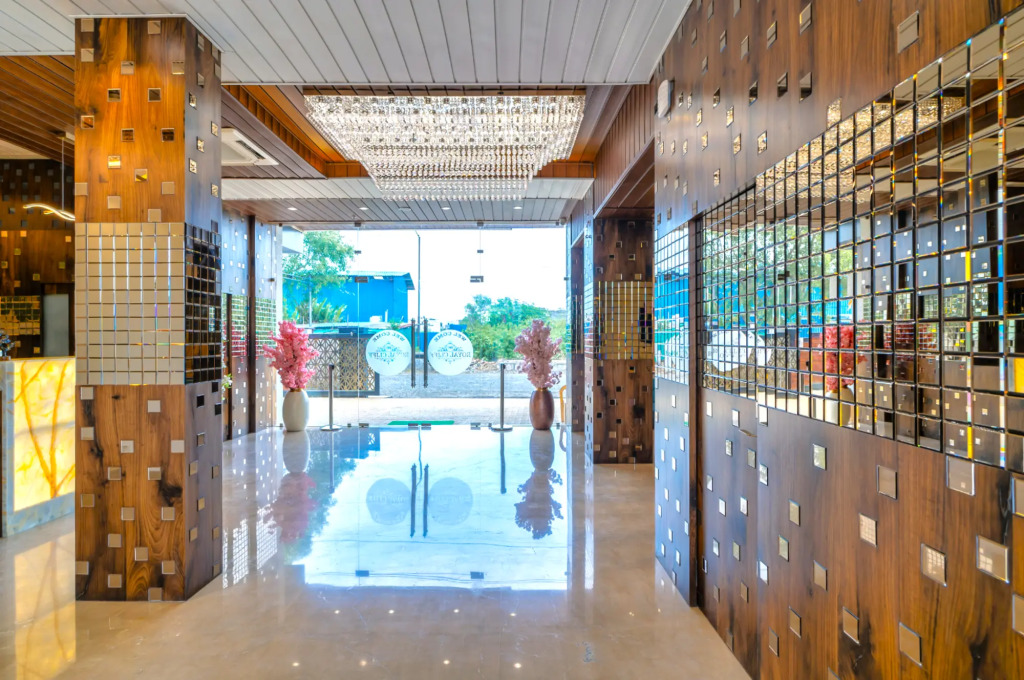 Нагпур: Royal Cliff Hotel & Resorts