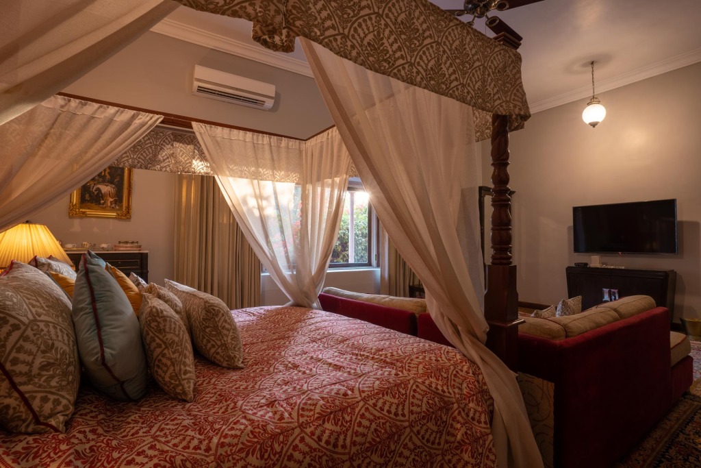 Кукас: Srinivas - The Royal Residence