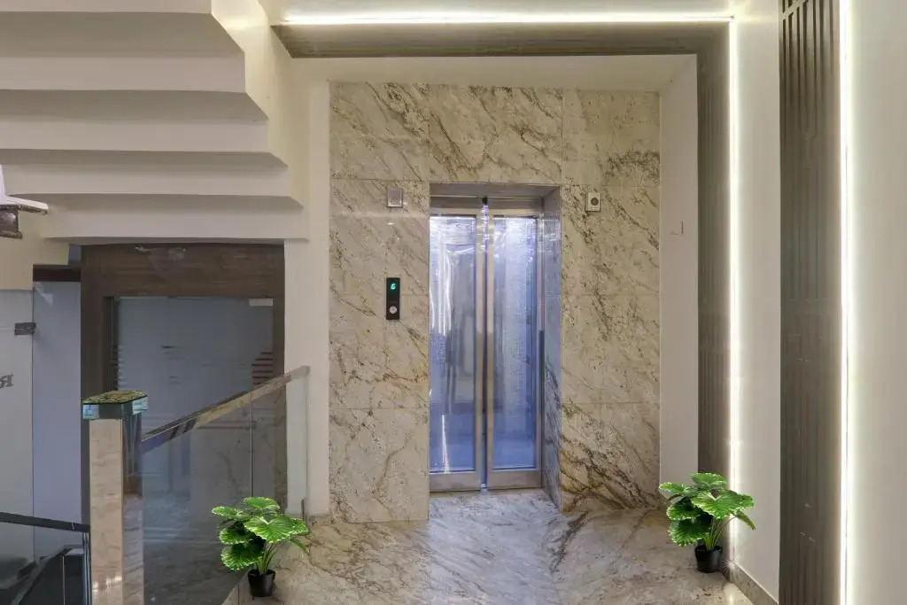 Лакхнау: Townhouse 1160 P S Palace