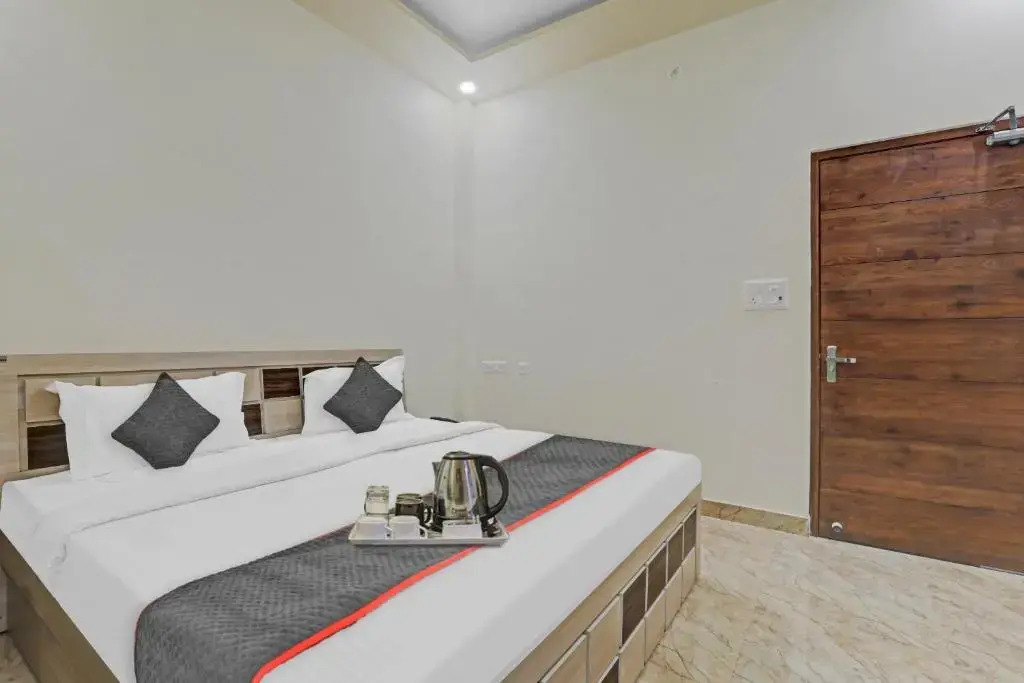 Лакхнау: Townhouse 1160 P S Palace