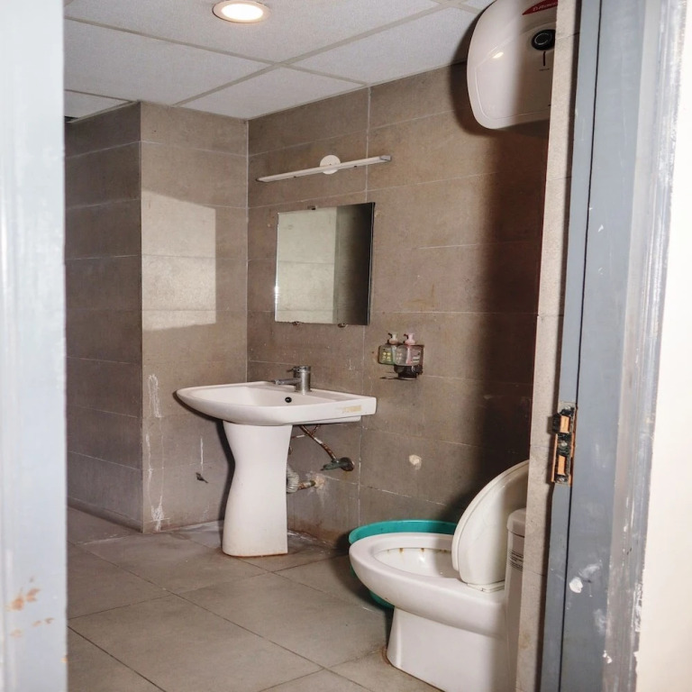 Нойда: Hotel Noida Grand 121