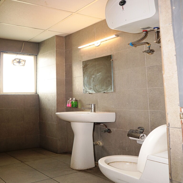 Нойда: Hotel Noida Grand 121