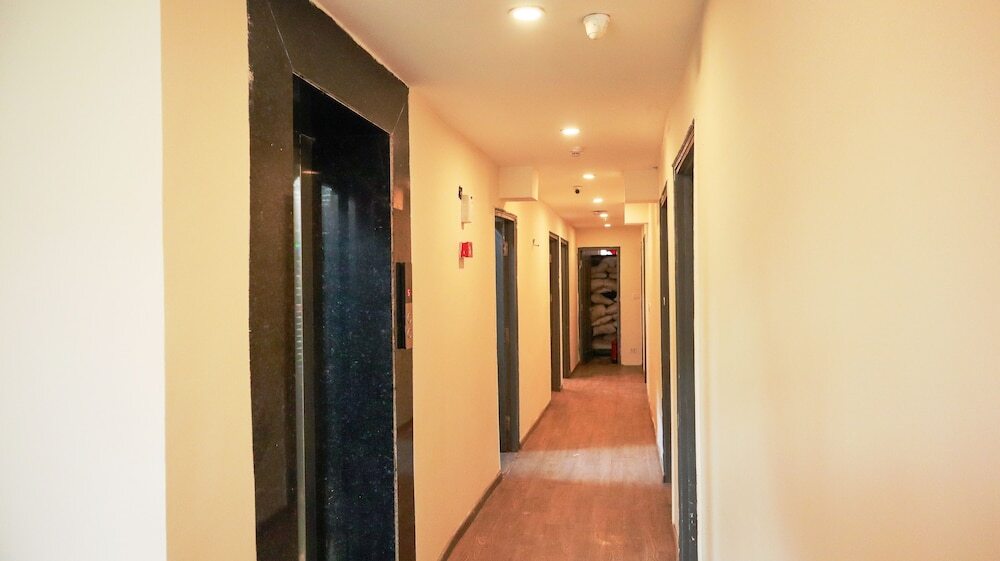 Нойда: Hotel Noida Grand 121