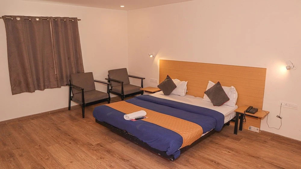 Нойда: Hotel Noida Grand 121