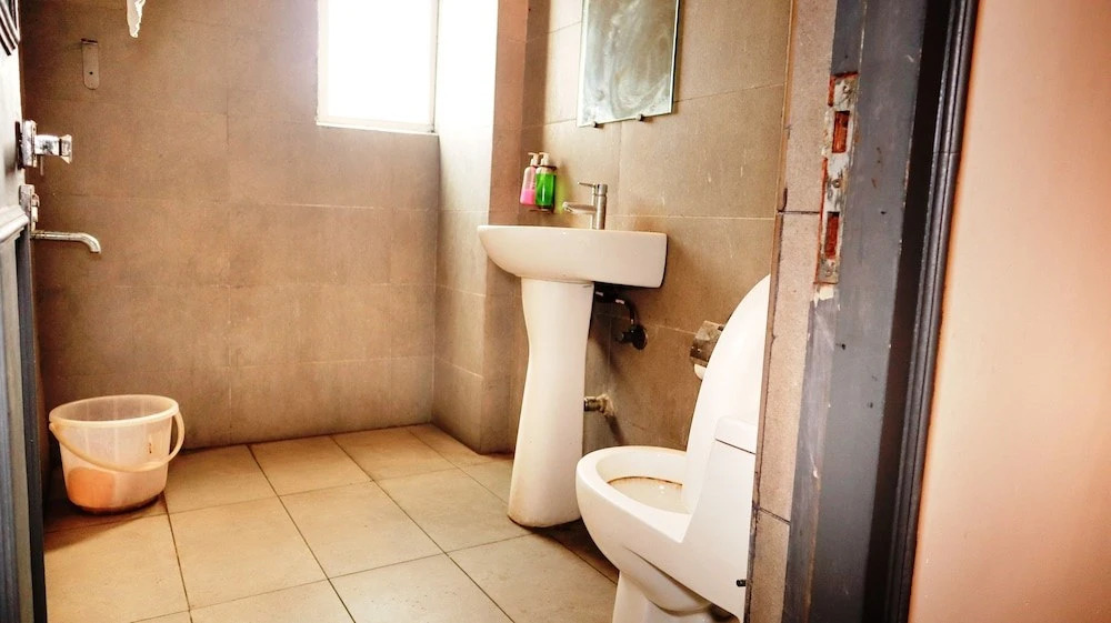 Нойда: Hotel Noida Grand 121
