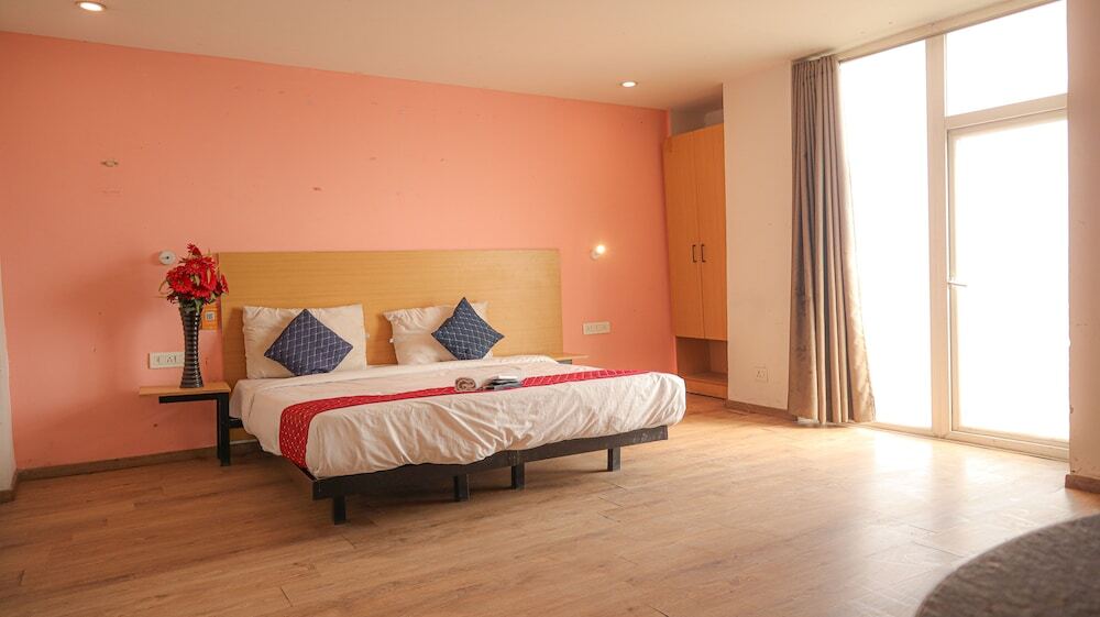 Нойда: Hotel Noida Grand 121