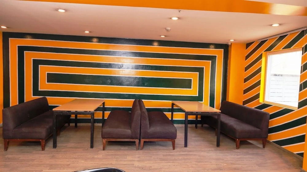 Нойда: Hotel Noida Grand 121
