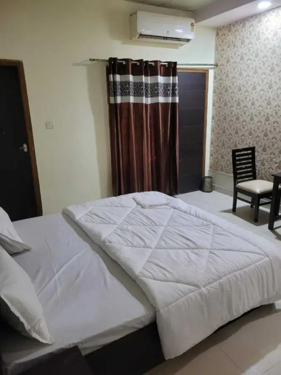 Фаридабад: POP 70075 Hotel Nestinn