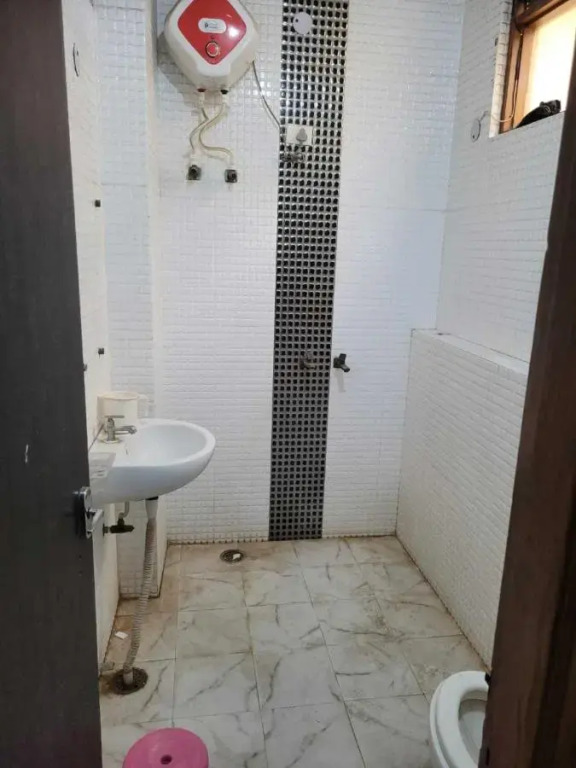 Фаридабад: POP 70075 Hotel Nestinn