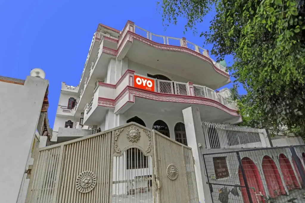 Нойда: OYO Flagship 70057 Manya Residency