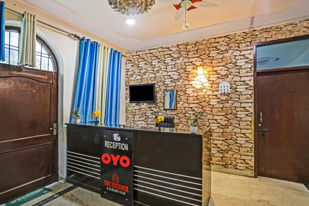 Нойда: OYO Flagship 70057 Manya Residency