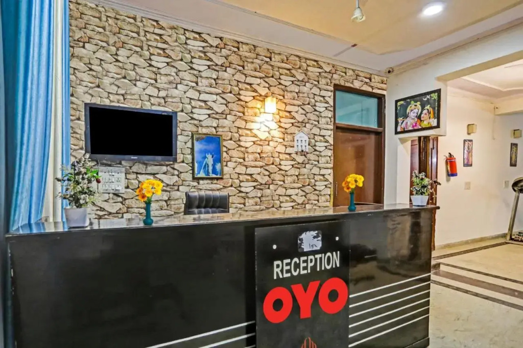 Нойда: OYO Flagship 70057 Manya Residency
