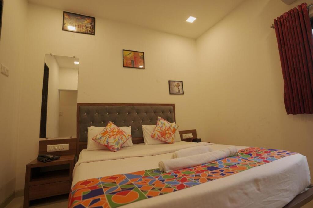 Тхане: M B Residency Lodging & Boarding by Wb Inn