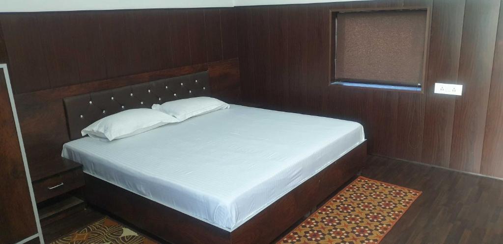 Фаридабад: OYO 91829 Shiva Tourist Dhaba