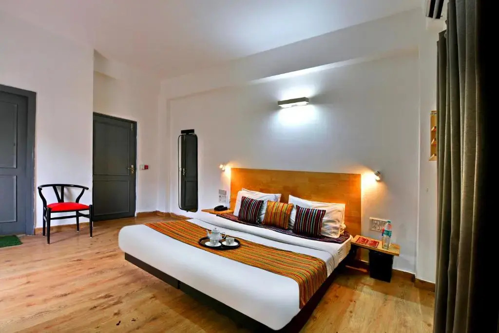 Нойда: Divine Inn Couple Friendly Hotel near Sector 51 Metro Station