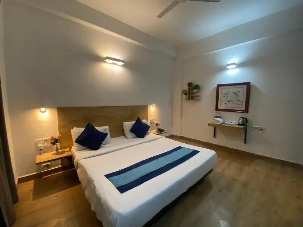 Нойда: Divine Inn Couple Friendly Hotel near Sector 51 Metro Station