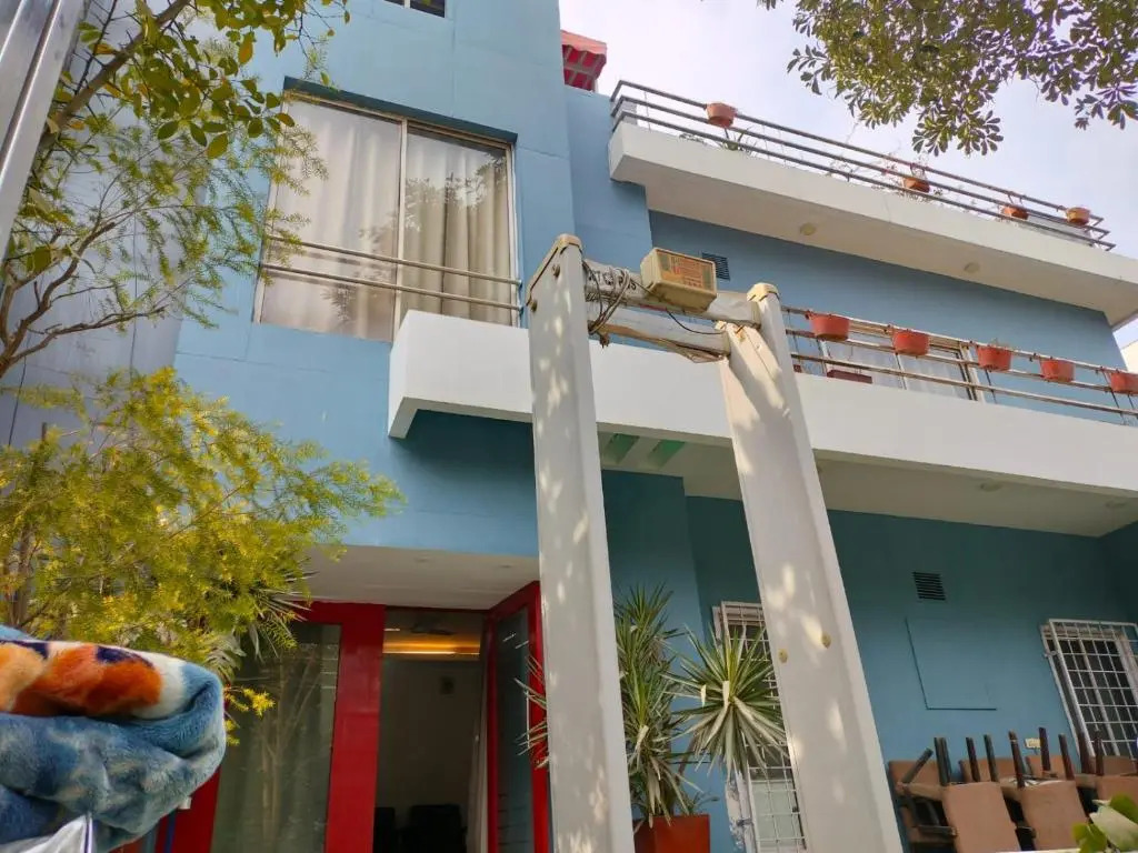 Нойда: Divine Inn Couple Friendly Hotel near Sector 51 Metro Station