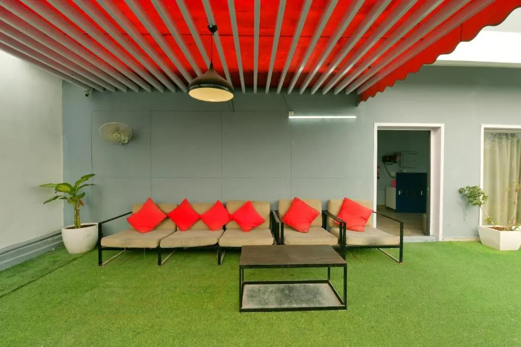 Нойда: Divine Inn Couple Friendly Hotel near Sector 51 Metro Station
