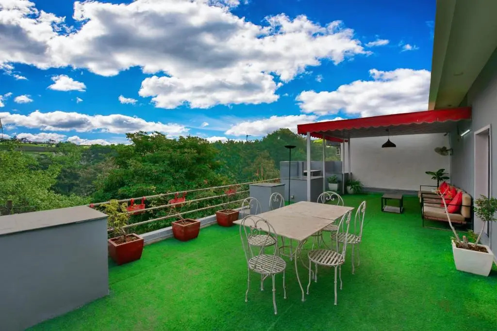 Нойда: Divine Inn Couple Friendly Hotel near Sector 51 Metro Station