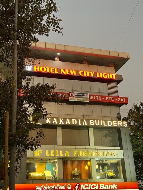 Сурат: Hotel New City Light