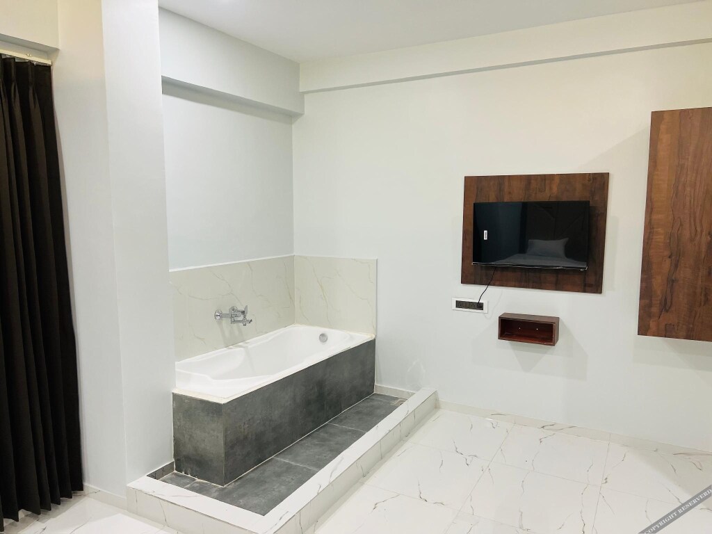Сурат: Hotel New City Light