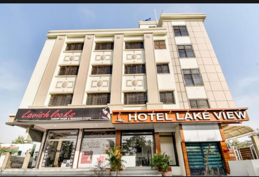 Нагпур: Hotel Lake View By WB Inn