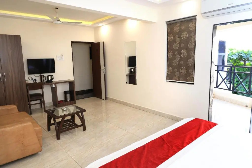 Сурат: Hotel Sai Neel
