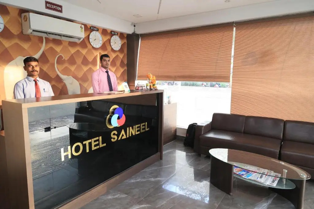 Сурат: Hotel Sai Neel