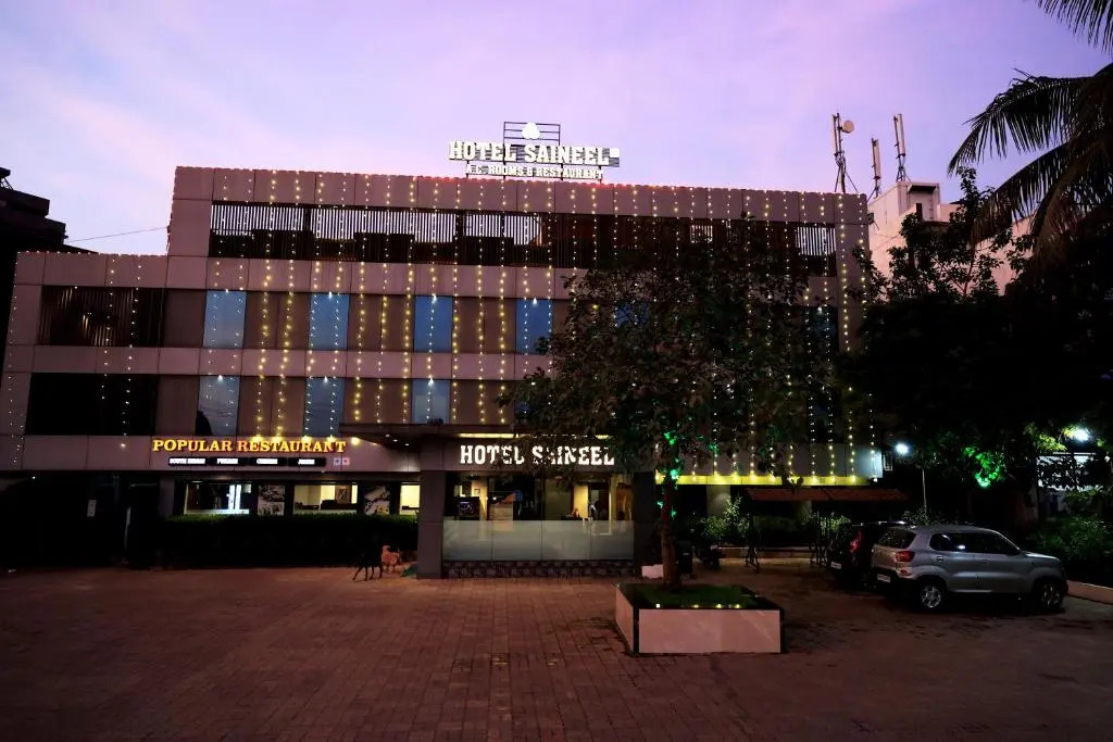 Сурат: Hotel Sai Neel