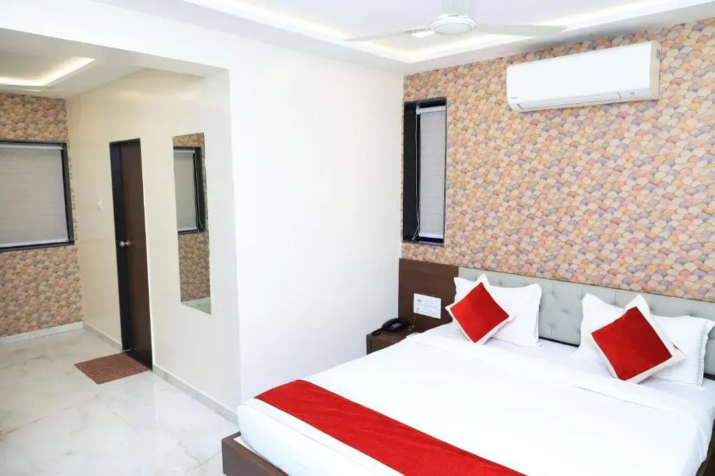 Сурат: Hotel Sai Neel