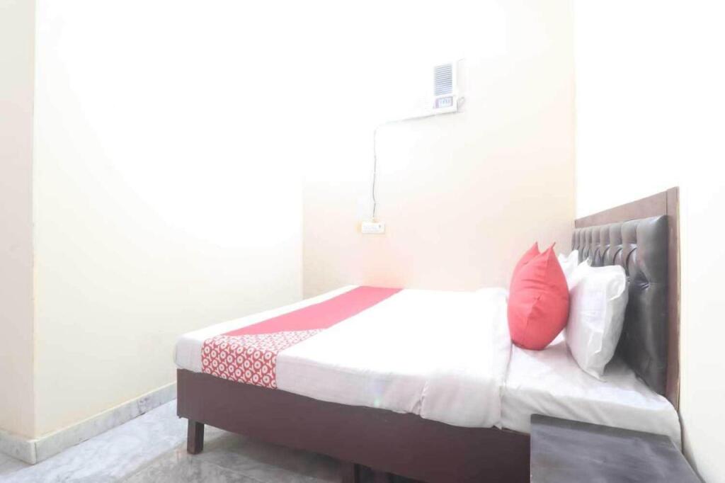 Алипур: OYO 90962 Foji Guest House