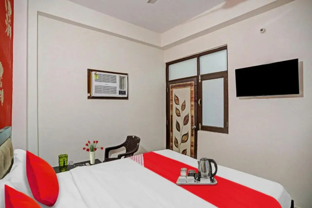 Нойда: Hotel O a One Hotel Near Noida Sector 81 Metro Station